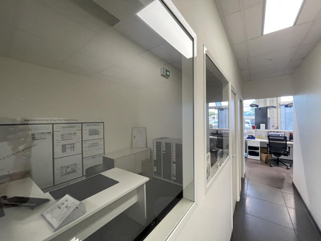 Commerce Saint-Mitre-les-Remparts 1024m² Location commerce Saint-Mitre-les-Remparts Bouches-du-Rhône OLCOM2312313 1